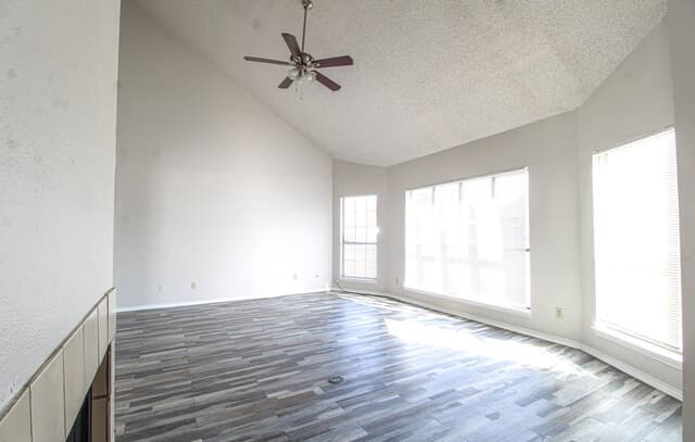 3-bedroom rental at 3815 Bremen St in San Antonio, TX — photo 2