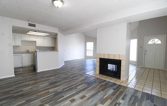 3-bedroom rental at 3815 Bremen St in San Antonio, TX — photo 4