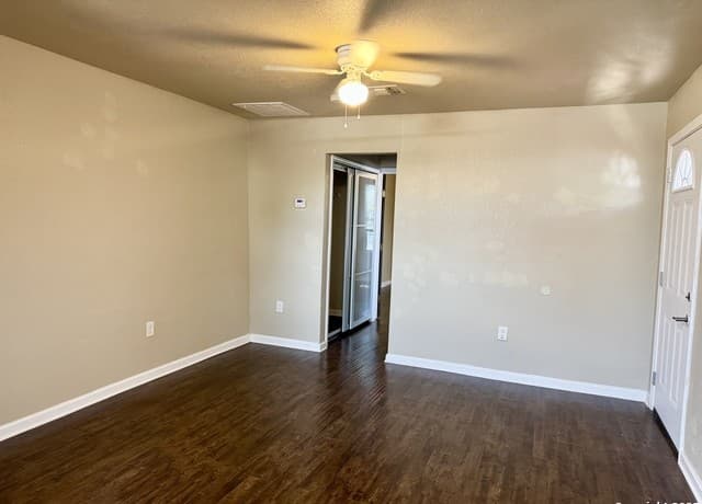 1-bedroom rental at 401 Dora St Unit 2 in San Antonio, TX — photo 5