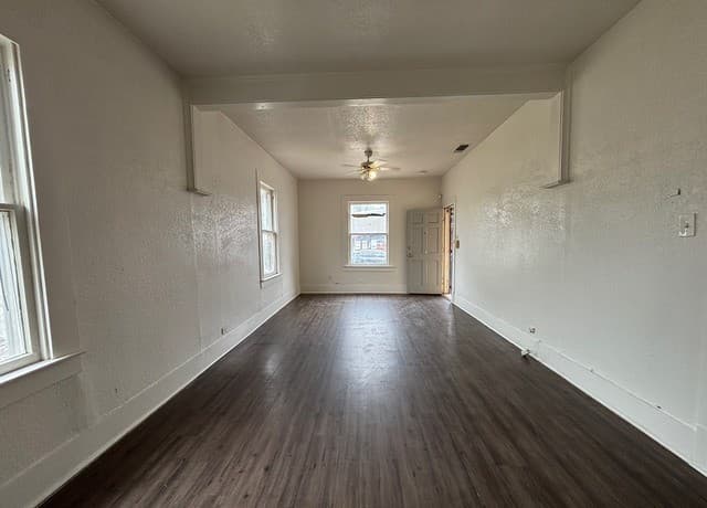 4-bedroom rental at 2810 W Salinas in San Antonio, TX — photo 3