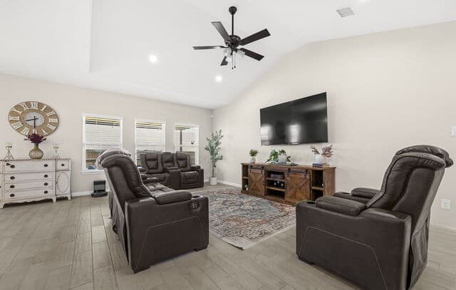 4-bedroom rental at 213 Colonial Ln in La Vernia, TX — photo 5