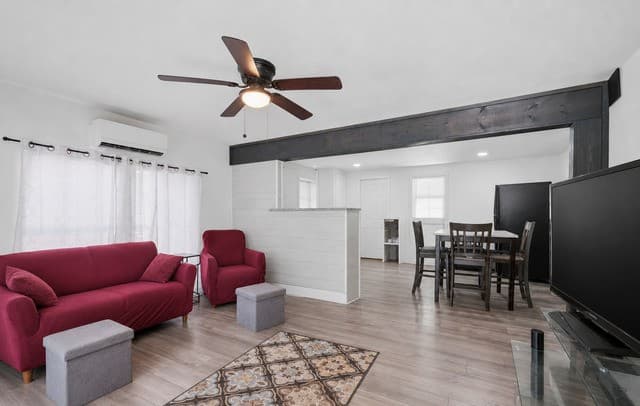 3-bedroom rental at 1034 Eldorado St in San Antonio, TX — photo 2