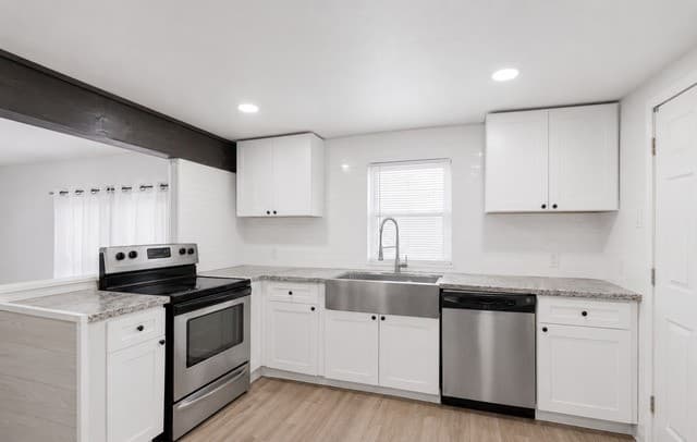 3-bedroom rental at 1034 Eldorado St in San Antonio, TX — photo 3