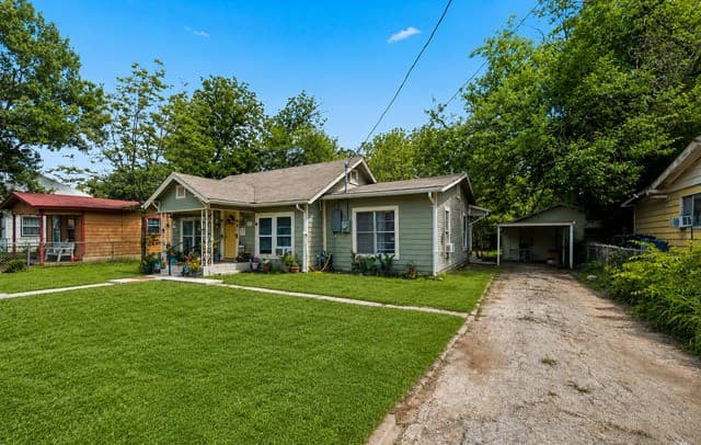 3-bedroom rental at 1034 Eldorado St in San Antonio, TX — photo 5