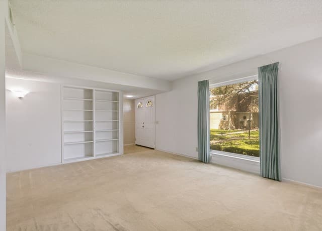 3-bedroom rental at 612 Strings Dr Unit 93 in San Antonio, TX — photo 2