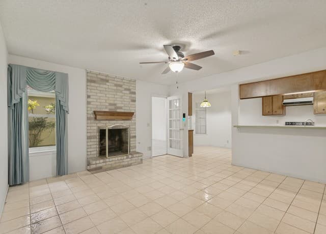3-bedroom rental at 612 Strings Dr Unit 93 in San Antonio, TX — photo 5