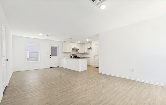 3-bedroom rental at 20423 Red Coral in San Antonio, TX — photo 2