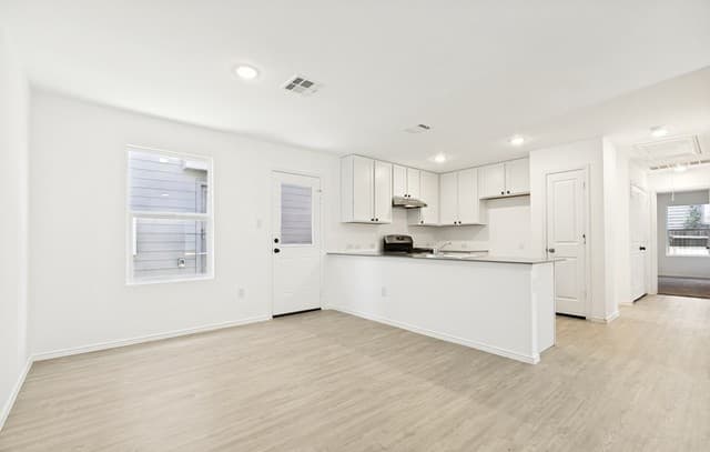 3-bedroom rental at 20423 Red Coral in San Antonio, TX — photo 4