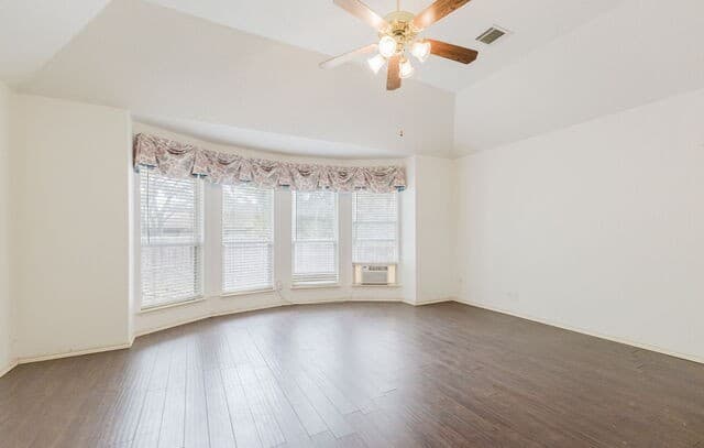4-bedroom rental at 13510 Chappel Vw in San Antonio, TX — photo 2