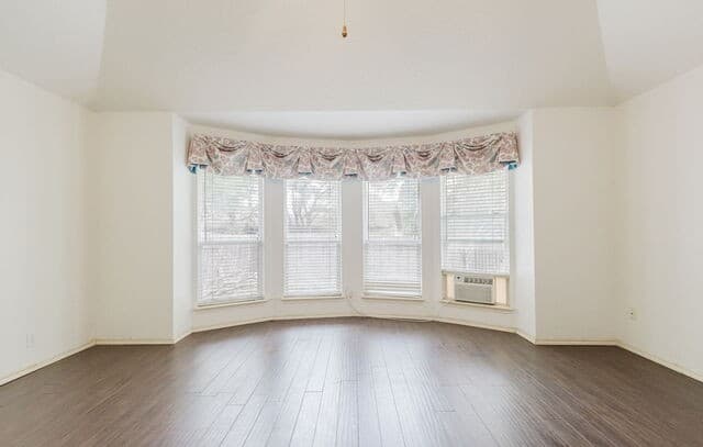 4-bedroom rental at 13510 Chappel Vw in San Antonio, TX — photo 4