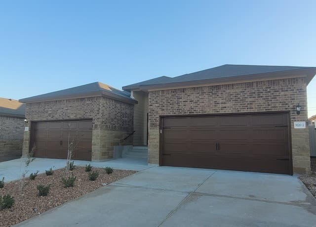rental at 9302 Canyon Bnd in Converse, TX — photo 1