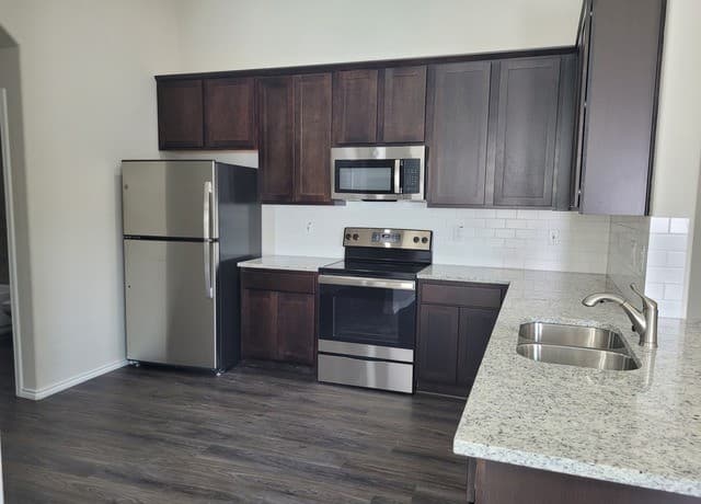 rental at 9302 Canyon Bnd in Converse, TX — photo 4