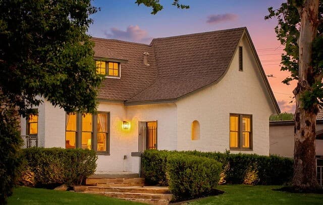 3-bedroom rental at 334 W Lullwood Ave in San Antonio, TX — photo 2