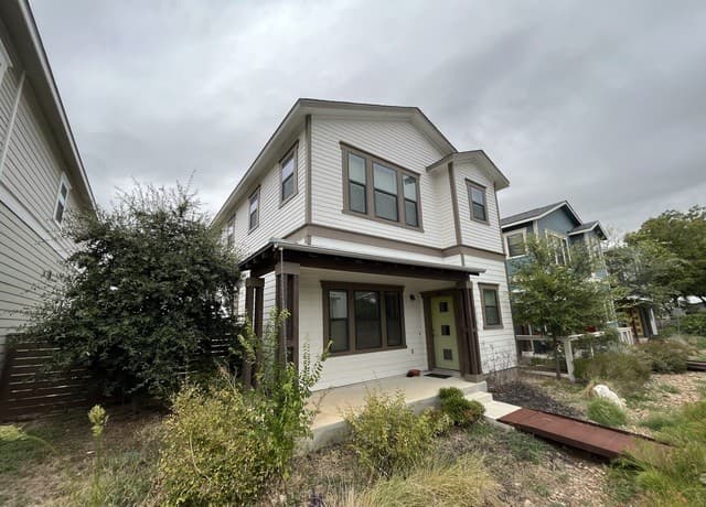 2-bedroom rental at 1146 N Olive St in San Antonio TX