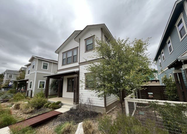 2-bedroom rental at 1146 N Olive St in San Antonio, TX — photo 2