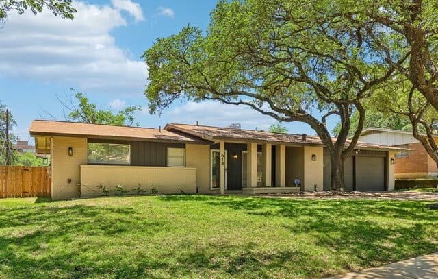 3-bedroom rental at 614 Coronet St in San Antonio, TX — photo 1