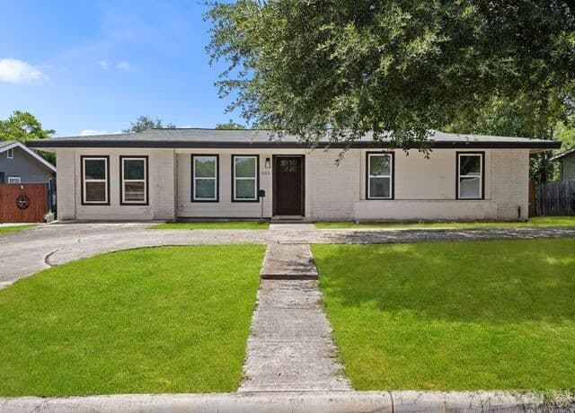 4-bedroom rental at 503 Pickwell Dr in San Antonio, TX — photo 2