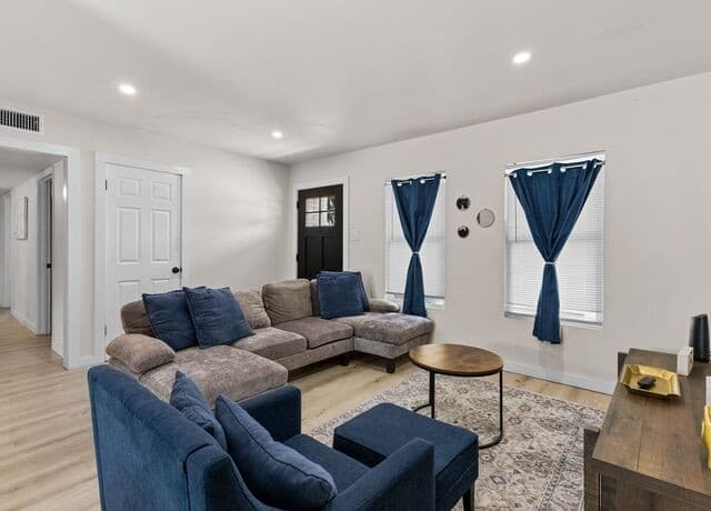 4-bedroom rental at 503 Pickwell Dr in San Antonio, TX — photo 5