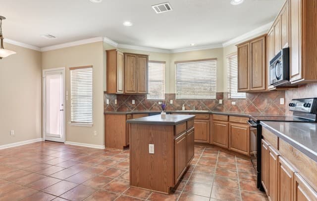 3-bedroom rental at 8510 Espanola in Helotes, TX — photo 3