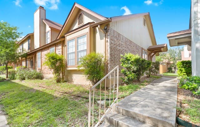 3-bedroom rental at 7880 Micron Dr Unit 3306 in San Antonio, TX — photo 1