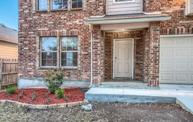 5-bedroom rental at 3333 Whisper Haven in Schertz, TX — photo 3