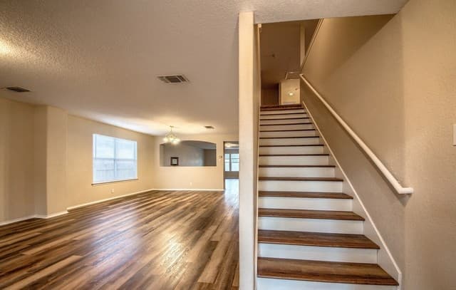 5-bedroom rental at 3333 Whisper Haven in Schertz, TX — photo 4
