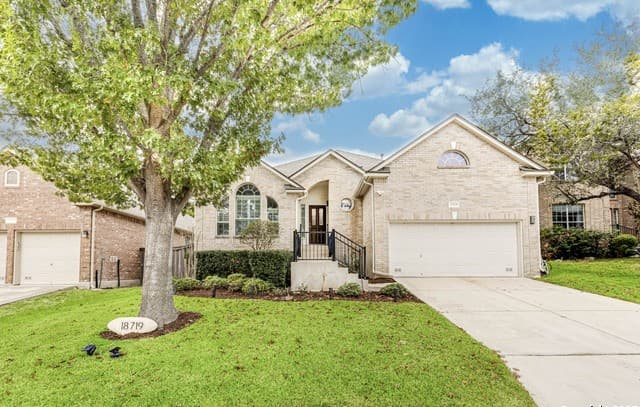 4-bedroom rental at 18719 Rogers Pass in San Antonio, TX — photo 1