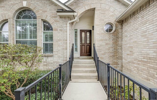 4-bedroom rental at 18719 Rogers Pass in San Antonio, TX — photo 2