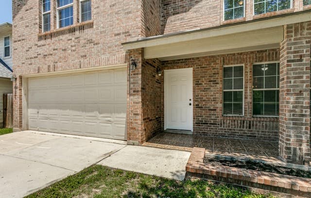 4-bedroom rental at 17238 Irongate Rail in San Antonio, TX — photo 2