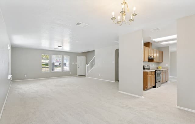 4-bedroom rental at 17238 Irongate Rail in San Antonio, TX — photo 4
