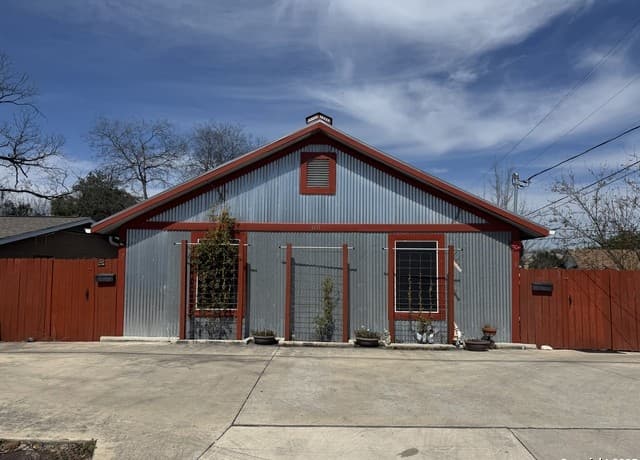 rental at 401 Dora St in San Antonio, TX — photo 1