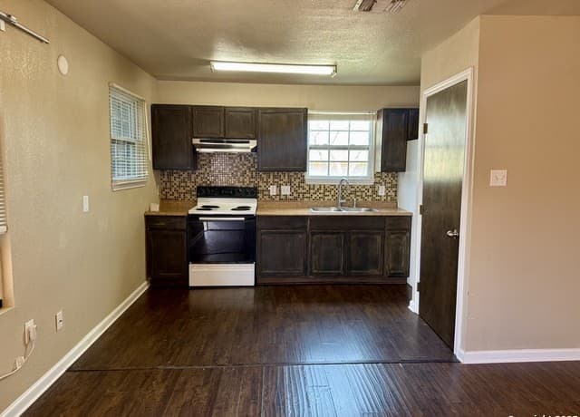 rental at 401 Dora St in San Antonio, TX — photo 2
