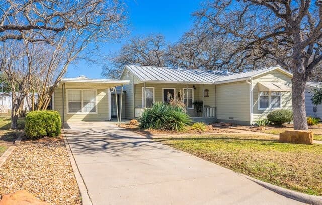 2-bedroom rental at 110 Beverly Drive in Fredericksburg, TX — photo 1