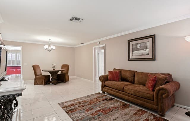 2-bedroom rental at 5359 Fredericksburg Unit 610 in San Antonio, TX — photo 2