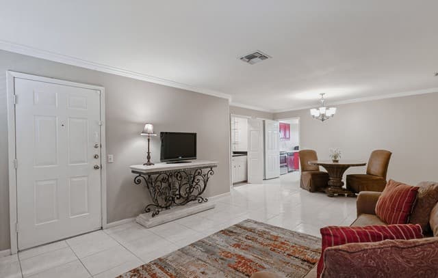 2-bedroom rental at 5359 Fredericksburg Unit 610 in San Antonio, TX — photo 3
