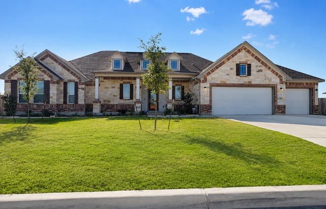 3-bedroom rental at 230 Jordans Est in San Antonio, TX — photo 1