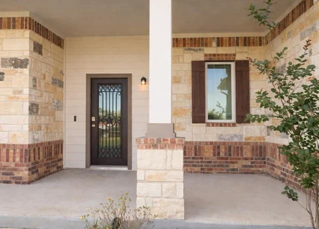 3-bedroom rental at 230 Jordans Est in San Antonio, TX — photo 2