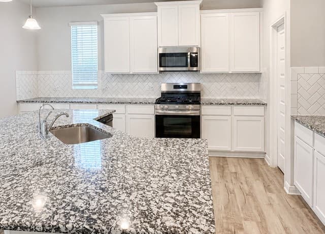 3-bedroom rental at 230 Jordans Est in San Antonio, TX — photo 5