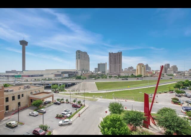 2-bedroom rental at 215 Center Unit 607 in San Antonio, TX — photo 1