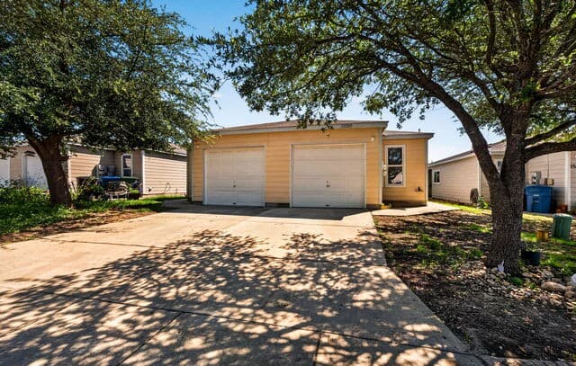 rental at 15310 Kamary Ln in San Antonio, TX — photo 2