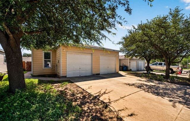 rental at 15310 Kamary Ln in San Antonio, TX — photo 3