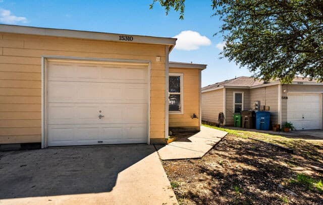 rental at 15310 Kamary Ln in San Antonio, TX — photo 4