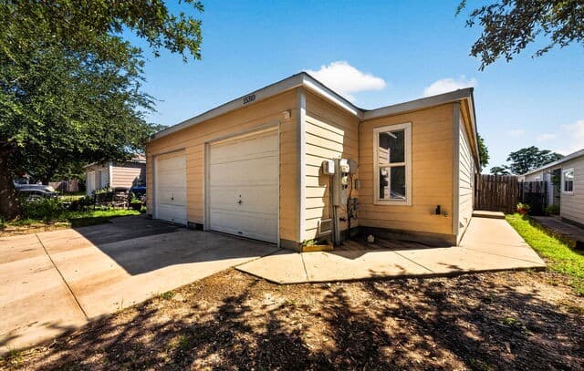 rental at 15310 Kamary Ln in San Antonio, TX — photo 5