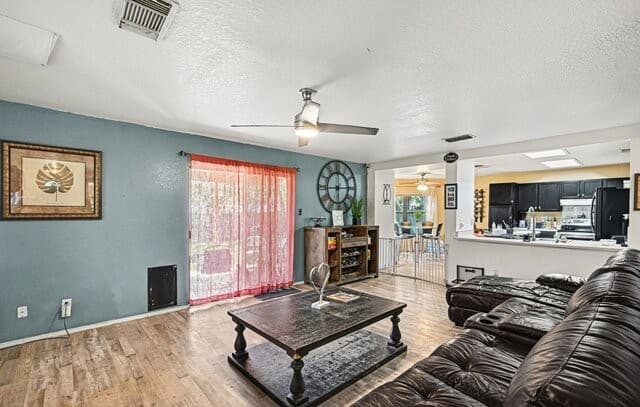 4-bedroom rental at 5153 Dagger Flts in San Antonio, TX — photo 3