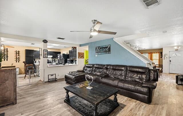 4-bedroom rental at 5153 Dagger Flts in San Antonio, TX — photo 4