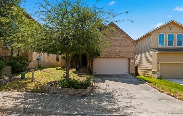 3-bedroom rental at 7443 Eagle Ledge in San Antonio, TX — photo 2