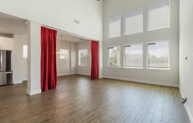 4-bedroom rental at 11989 Trailing Crk in Schertz, TX — photo 2
