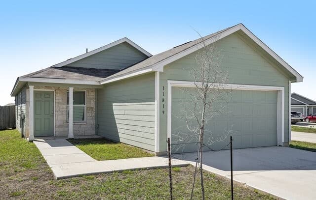 3-bedroom rental at 11819 Fading in Von Ormy, TX — photo 2