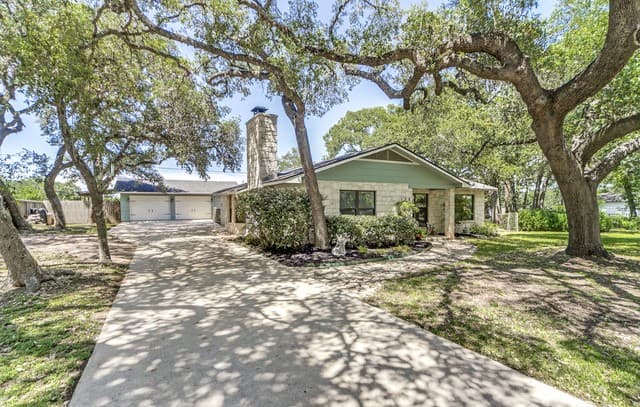 3-bedroom rental at 138 Stonegate North Dr in Boerne, TX — photo 3