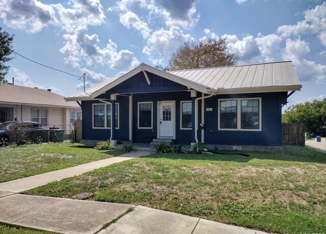 3-bedroom rental at 135 Harvard Ter in San Antonio, TX — photo 2